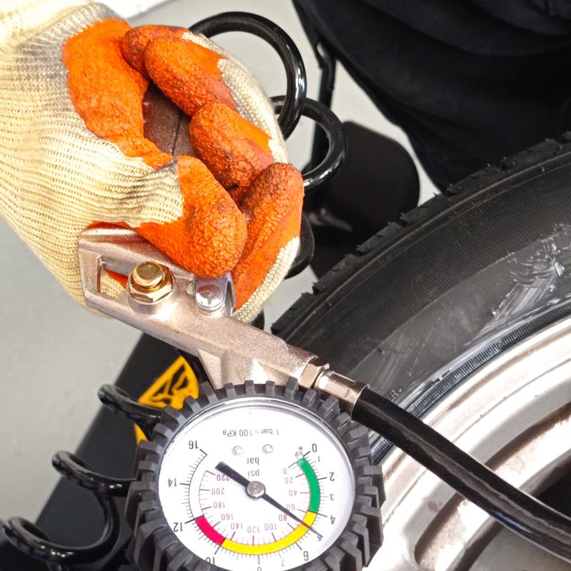 Workshop image mb-tyre-pressure-checking